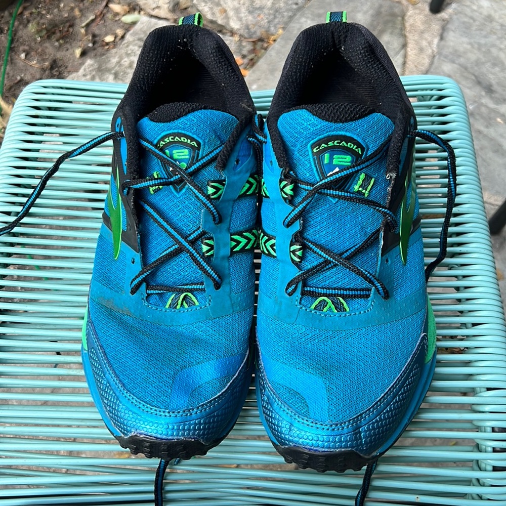 Mens 10.5 Brooks Cascadia 12’s